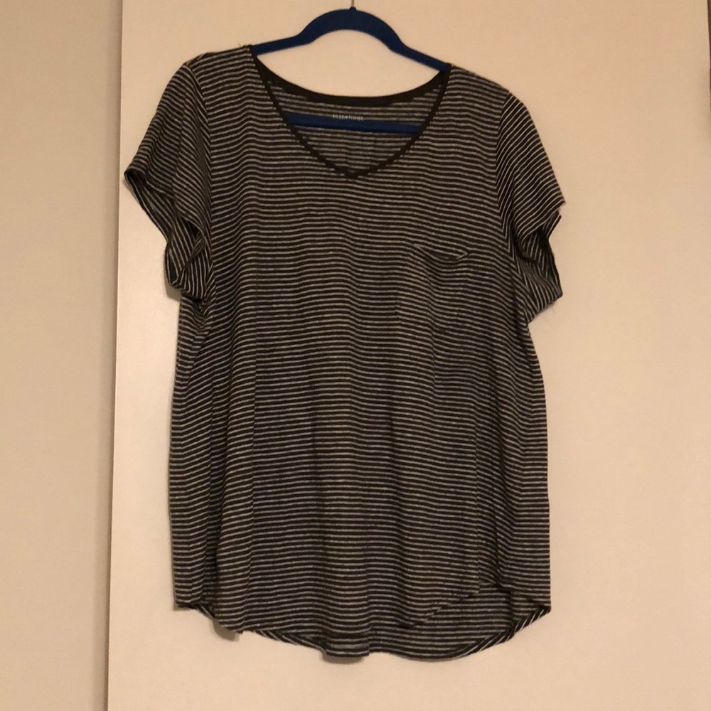 Eileen fisher. Xl. 100% linen V-neck tee
